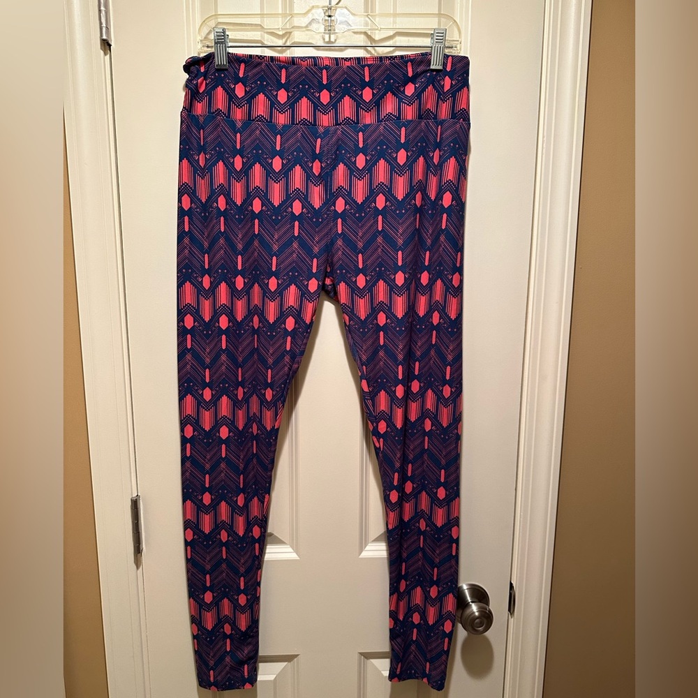 💥 $5 if bundled - LuLaRoe TC Tall & Curvy patterned leggings